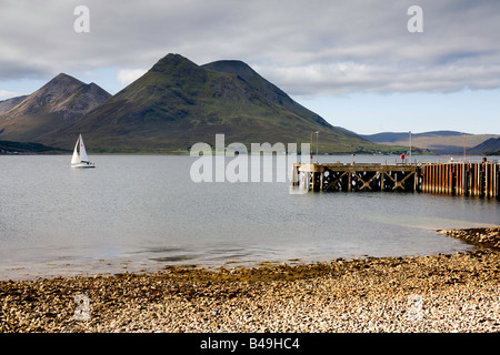 Blick vom Isle of Raasay von der Anlegestelle der Fähre über den Sound Raasay auf die Cuillin Berge auf der Isle Of Skye Stockfoto