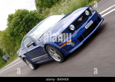 Roush Ford Mustang fahren, Verfolgung von Auto zu Auto Aktion Stockfoto