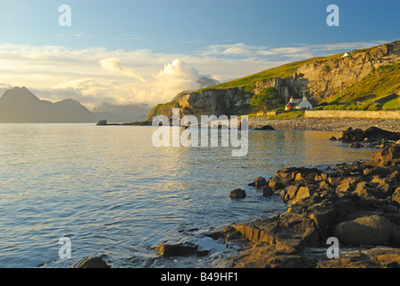 Blick über Loch Scavaig aus dem Dorf Elgol Cuillin Hills, Isle Of Skye, Schottland, UK. Stockfoto