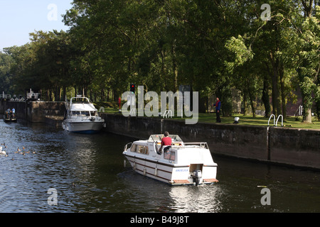 Der Fluss Trent am Gunthorpe Lock, Gunthorpe, Nottinghamshire, England, Vereinigtes Königreich Stockfoto