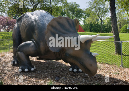 Dinosaurier-Skulptur in der Odette Sculpture Park (Annahme), Windsor, Ontario, Kanada. Stockfoto