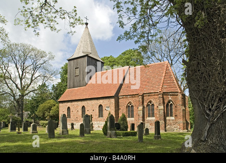 Geographie/Reisen, Deutschland, Mecklenburg-Vorpommern, Insel Rügen, Mönchgut, Groß Zicker, Kirchen, kirche Groß Zicker, Außenansicht, 14. Jahrhundert, Friedhof, Additional-Rights - Clearance-Info - Not-Available Stockfoto