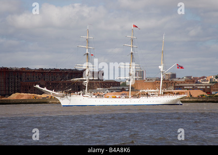 Das norwegische Segelschiff der Statsraad Lehmkuhl beim hohen Schiffe Rennen parade in Liverpool Juli 2008 hinunter den Mersey Stockfoto