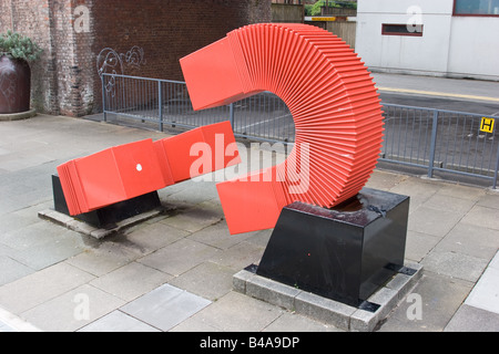 Die Generation der Möglichkeiten-Skulptur von Paul Lewthwaite (1999) in Altrincham Straße, Campus der University of Manchester, U Stockfoto