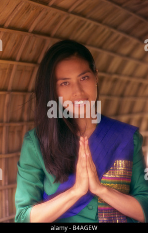 Thailand, Bangkok, traditionellen Wai Gruß aus Thai-Frau Stockfoto