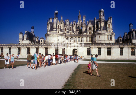 langes Anstehen in Chambord Schloss Eingang Paris Frankreich Stockfoto