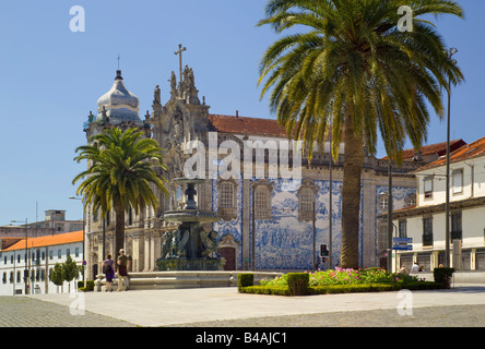 Igreja Dos Carmelitas Church, bedeckt mit blauen Azulejos Kacheln Porto Porto Portugal Stockfoto