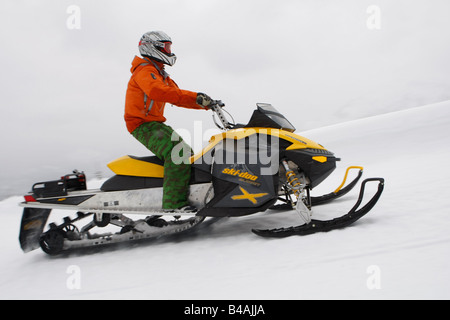 Schneemobil-Abenteuer-Tour in Whistler, British Columbia Stockfoto