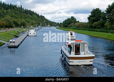 Kreuzfahrt auf der Caledonian Canal bei Dochgarroch im Great Glen Inverness-shire Stockfoto