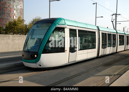 Moderne städtische Straßenbahn in Barcelona Spanien Stockfoto