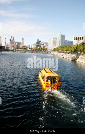 Amphibienfahrzeug in Liverpool docks Stockfoto