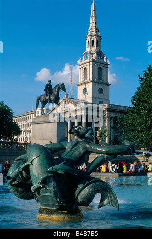 Großbritannien - London - St. James Bezirk - Skulpturen und Brunnen - Trafalgar Square mit Martinskirche im Hintergrund Stockfoto