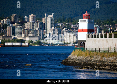 Brockton Point Lighthouse bewachen den Eingang zum Burrard Inlet im Stanley Park, Vancouver, Britisch-Kolumbien, Kanada. Stockfoto