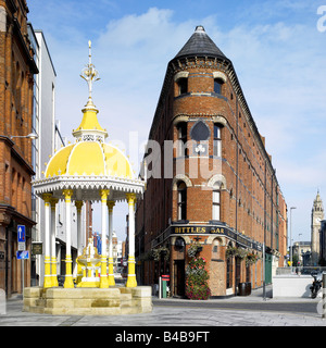 Die Jaffe Brunnen und gebisslose Bar Victoria Square Belfast Stockfoto