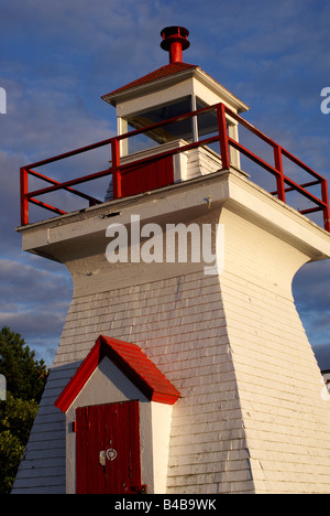 Roten und weißen hölzernen Leuchtturm in der Stadt Saint John, New Brunswick, Kanada Stockfoto