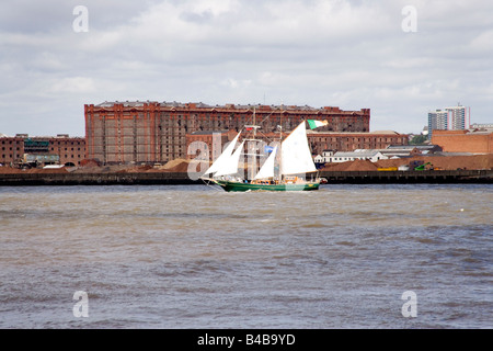 Das irische Asgard II Segelschiff bei hohen Schiffe Rennen Parade in Liverpool Juli 2008 Stockfoto