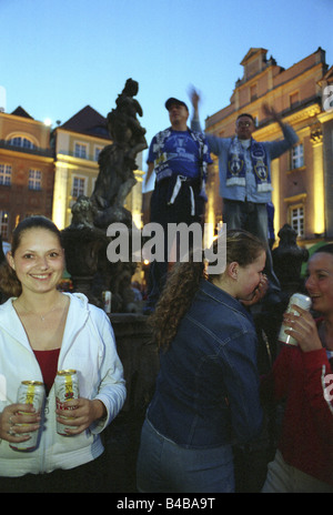 Fußball-Fans von Lech Poznan feiert auf dem alten Marktplatz, Poznan, Polen Stockfoto