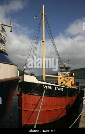 Stadt von Inveraray, Schottland. Inveraray Maritime und Heimatmuseum mit dem Clyde Puffer MV Vital Spark am Inveraray Pier. Stockfoto