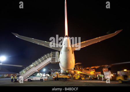 Auf dem Vorfeld des internationalen Flughafen Malé Malediven bereitet eine Reihe von Sri Lankan Airlines A340-300 Airbus Abreise Stockfoto