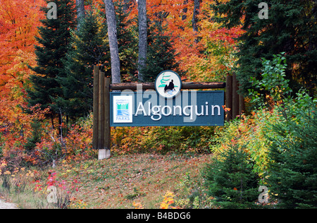 Zeichen des Algonquin Provincial Park in Ontario Stockfoto