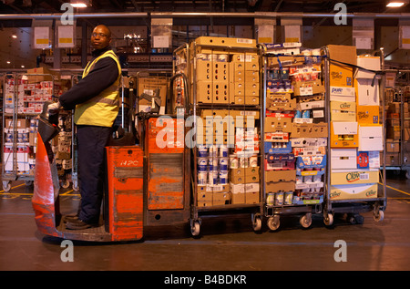 Lebensmittel-Fortschritt durch Echtzeit-Bestell- und Technologie bei Sainsbury 700.000 qm Verkaufslager Stockfoto