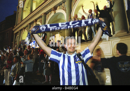 Fußball-Fans von Lech Poznan feiert auf dem alten Marktplatz, Poznan, Polen Stockfoto