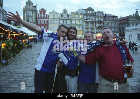 Fußball-Fans von Lech Poznan feiert auf dem alten Marktplatz, Poznan, Polen Stockfoto