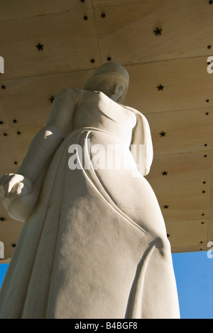 Nach oben blicken Sie auf die Statue, "Erinnerung" an der Virginia War Memorial Richmond, Virginia. Stockfoto