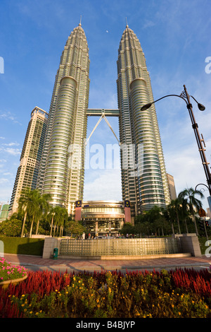 Asien, Malaysia, Selangor State, Kuala Lumpur, Petronas Towers, 88 Stockwerken Stahl verkleidet Zwillingstürme mit einer Höhe von 451,9 m Stockfoto