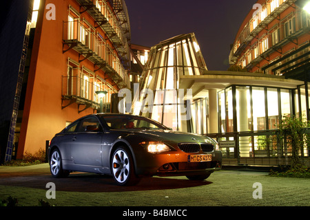 Auto, BMW 645 Ci, Roadster, Coupé/Coupe Modelljahr 2003-Anthrazit, FGHDS, stehend, Aufrechterhaltung, Diagonal von der Front, vorne Stockfoto