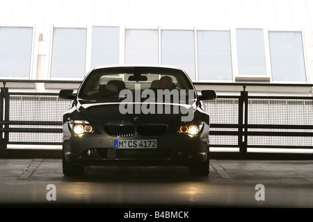 Auto, BMW 645 Ci, Roadster, Coupé/Coupe Modelljahr 2003-, Anthrazit, FGHDS, stehend, Aufrechterhaltung, Vorderansicht, Parkhaus, Stockfoto