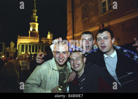 Fußball-Fans von Lech Poznan feiert auf dem alten Marktplatz, Poznan, Polen Stockfoto