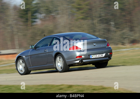 Auto, BMW 645 Ci, Roadster, Baujahr 2003-Coupe/Coupe, Silber/Anthrazit, FGHDS, fahren, stehend, Wahrung, Diagonale von Stockfoto