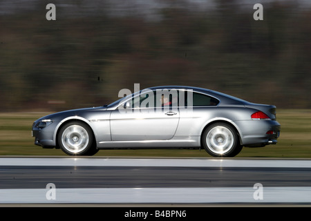 Auto, BMW 645 Ci, Roadster, Baujahr 2003-Coupe/Coupe, Silber/Anthrazit, FGHDS, fahren, Seitenansicht, Landstraße Stockfoto