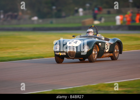 Jaguar C-Type angetrieben von David Wenman, Julian Bronson am Goodwood Revival 2008 Stockfoto