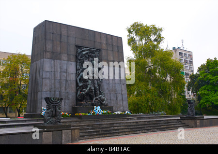 Warschau ' s1948 Denkmal von Rapaport und Suzin für diejenigen, die starben im Ghetto-Aufstand gegen die NS-Verfolgung. Stockfoto