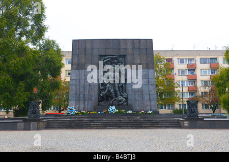 Warschau ' s1948 Denkmal von Rapaport und Suzin für diejenigen, die starben im Ghetto-Aufstand gegen die NS-Verfolgung. Stockfoto