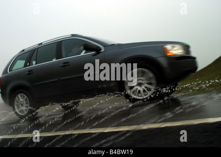 Auto, Volvo XC 90, schwarz, Langlauf Fahrzeug, Modelljahr 2002-, ESP-Vergleich, fahren, Seitenansicht, Verwischt, Teststrecke, Pho Stockfoto