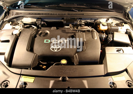 Auto, Toyota Avensis D4D-Cat, Limousine, Mittelklasse, Modell 2003-Silber, Jahresansicht im Motorraum, Technik/Zubehör Stockfoto