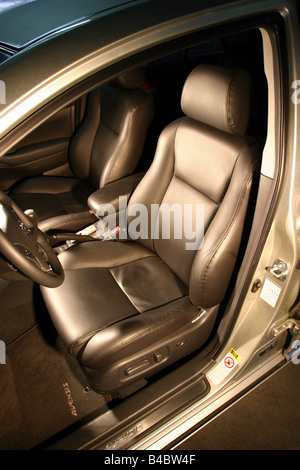 Auto, Toyota Avensis D4D-Cat, Limousine, Mittelklasse, Modelljahr 2003-Silber, Innenansicht, Innenansicht, Sitze vorne Sitz, Stockfoto