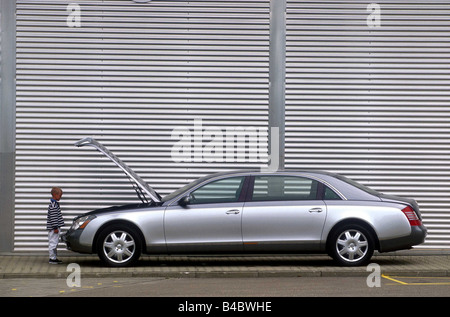 Auto, Mercedes Maybach 62, Luxus approx.s, Silber, Baujahr 2002-, stehend, Wahrung, Side View, Geöffenete/täglich Motorhaube Stockfoto