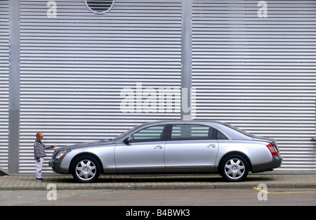 Auto, Mercedes Maybach 62, Luxus approx.s, Silber, Baujahr 2002-, stehend, Wahrung, seitliche Ansicht Stockfoto