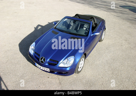 Auto, Mercedes SLK 200 Kompressor, Cabrio, Modell Jahr 2004-blau, oben offen, stehend, Wahrung, diagonal von der Front/ob Stockfoto