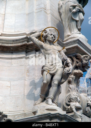 Statue-Detail auf der Säule der Heiligen Dreifaltigkeit. Budaer Burgviertel in Budapest Ungarn Stockfoto