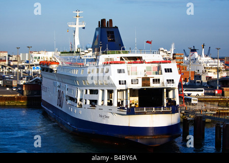 Cross-Channel-Fähre in Calais Docks, Frankreich Stockfoto