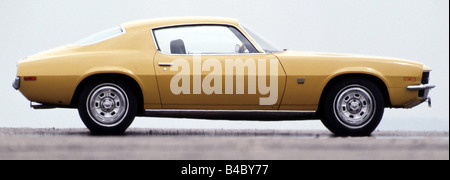 Auto, Chevrolet Camaro, Baujahr 1968, Roadster, Jahrgang ca., Youngtimer, sechziger Jahre, gelb, stehend, Aufrechterhaltung, Seitenansicht, Stockfoto