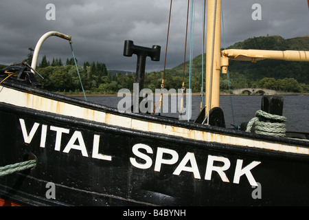 Stadt von Inveraray, Schottland. Inveraray Maritime und Heimatmuseum mit dem Clyde Puffer MV Vital Spark am Inveraray Pier. Stockfoto