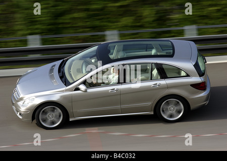 Auto, Mercedes Concept R, Fließheck, Neuheit, Kommt Ab 2005 Auf Den Markt, Limousine, Silber, fahren, Seitenansicht, Fotograf: A Stockfoto