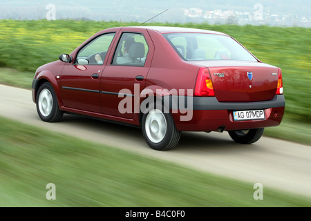 Auto, Dacia Logan, Bj. 2004-, Limousine, untere mittlere Klasse, rot, Blick  ins Boot, Technik/Zubehör, Zubehör Stockfotografie - Alamy