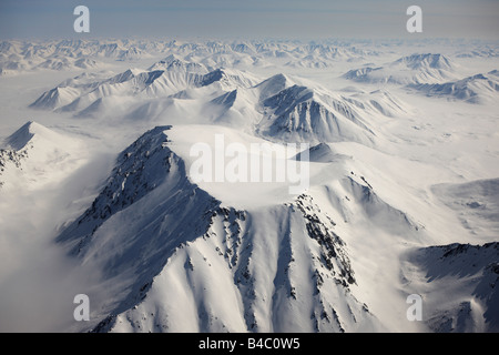 Luftaufnahmen von Schnee bedeckten Berge, zwischen Egvekinot und Anadyr Tschukotka Sibirien, Russland Stockfoto